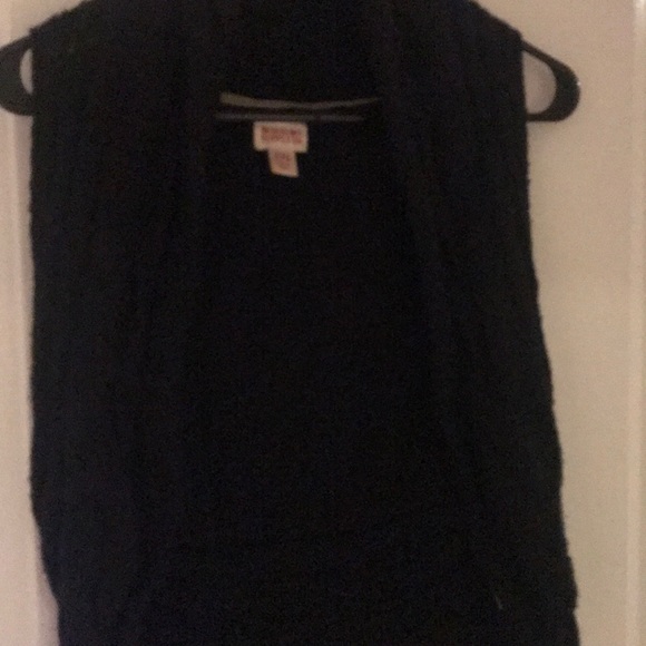 ๐ Chic Sweater Vest ๐ซ - Picture 6 of 7